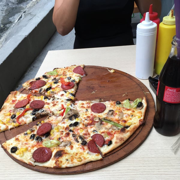 Foto tirada no(a) Pizza Vegas por Nurseli İ. em 7/28/2017