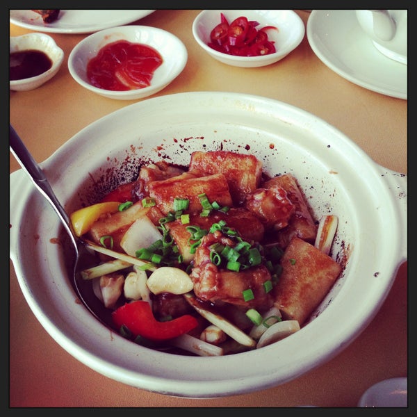 Photo taken at Ngân Đình Restaurant by Phan B. on 4/15/2013
