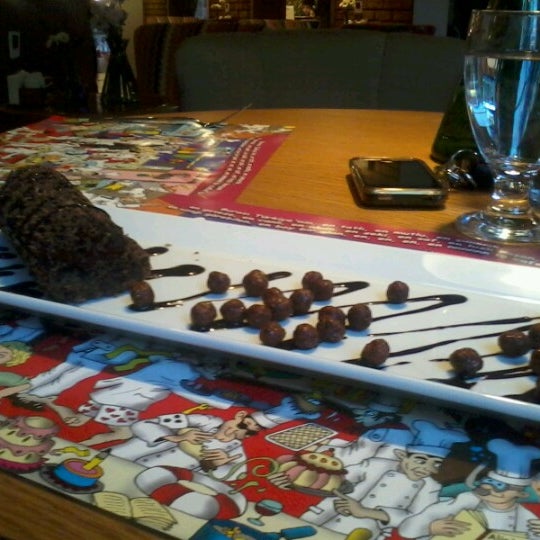 12/6/2012 tarihinde Merve Ö.ziyaretçi tarafından Alins Cafe Restaurant'de çekilen fotoğraf