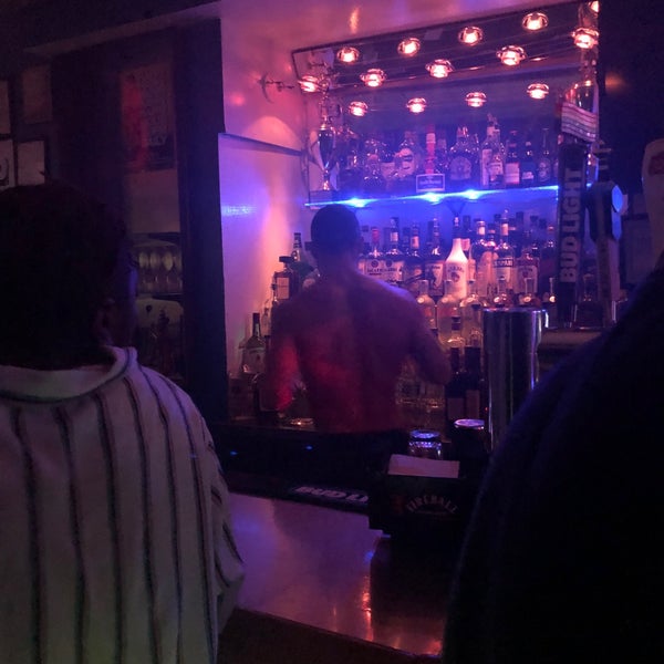 Photo prise au Posh Bar &amp; Lounge par Sean F. le5/11/2019
