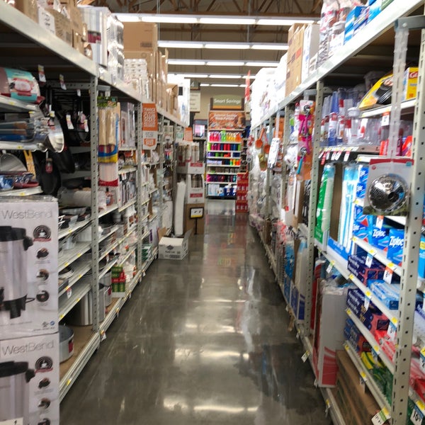 Smart & Final Grocery Store