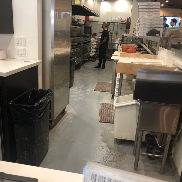 10/15/2018にSean F.がUpper Crust Pizzeriaで撮った写真
