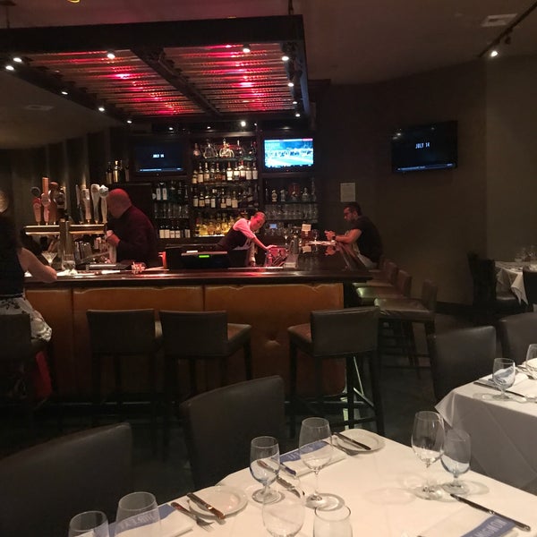 6/19/2017 tarihinde Sean F.ziyaretçi tarafından Old Homestead Steakhouse'de çekilen fotoğraf