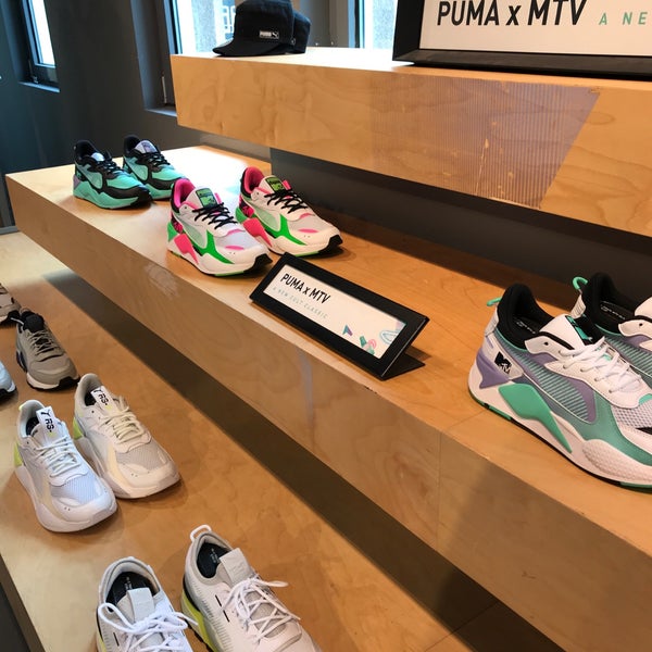 puma sneakers store