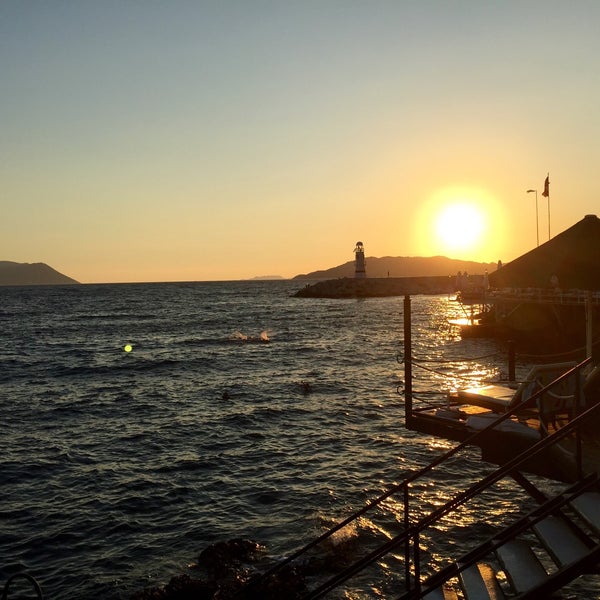 Foto tomada en Çınarlar Beach  por Arzu T. el 9/25/2015