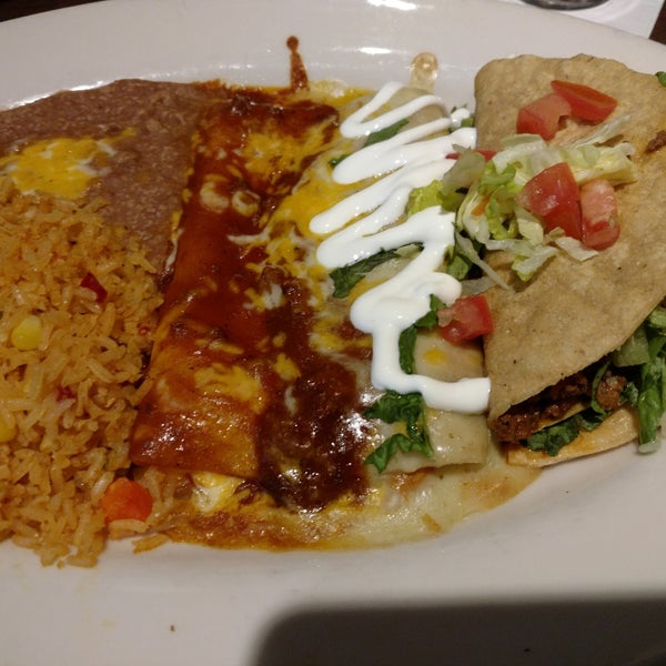 Foto diambil di Abuelo&#39;s Mexican Restaurant oleh Daniel T. pada 1/12/2018