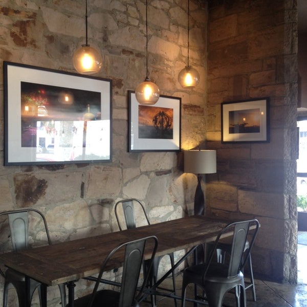 Foto tirada no(a) East Village Coffee Lounge por Michelle W. em 1/30/2015