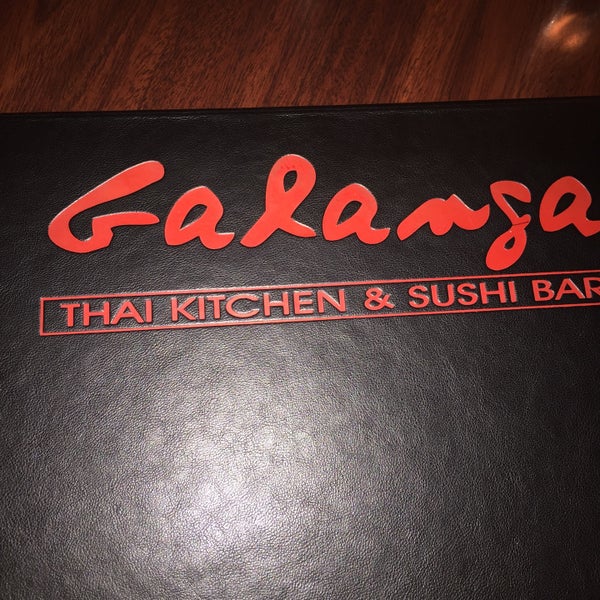 Das Foto wurde bei Galanga Thai Kitchen &amp; Sushi Bar von Allan A. am 11/8/2015 aufgenommen