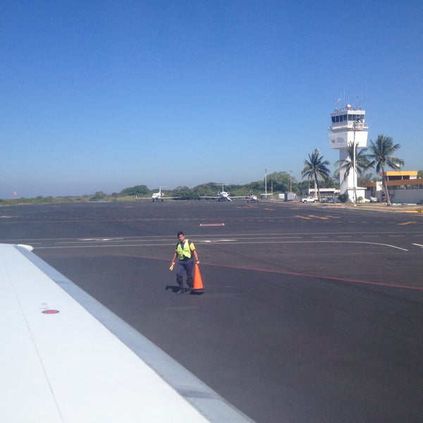 Aeropuerto Internacional de Manzanillo (ZLO) Carretera Manzanillo