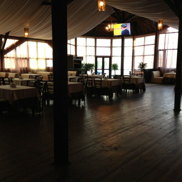 Кинза щелково веранда. Кафе терраса щелково. Мята лаунж тульская. Кинза ресторан веранда щелково. Ресторан кинза щелково.