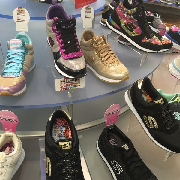 Miserable tarjeta Ridículo SKECHERS Retail - Zapatería en The Loop