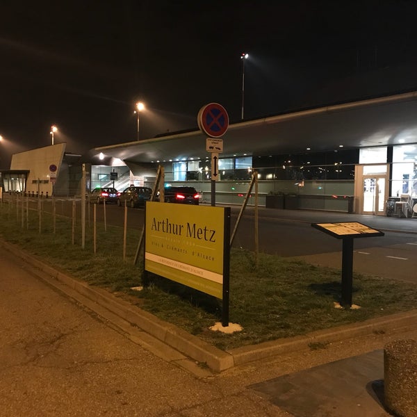 รูปภาพถ่ายที่ Aéroport Strasbourg-Entzheim (SXB) โดย Caroline R. เมื่อ 1/15/2018