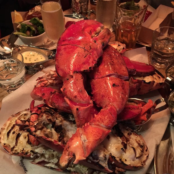 Снимок сделан в Burger &amp; Lobster пользователем Edward K. 5/9/2015