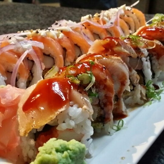 Photo taken at Sushi On A Roll by Zarlies on 4/24/2014