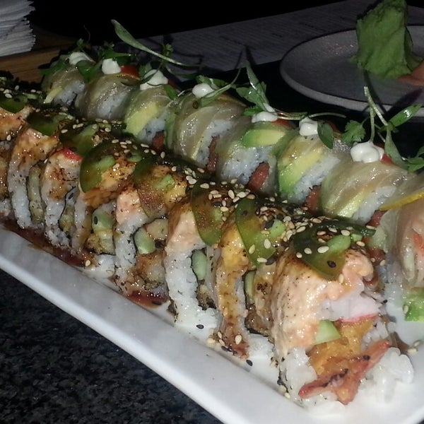 Photo taken at Sushi On A Roll by Zarlies on 2/20/2014