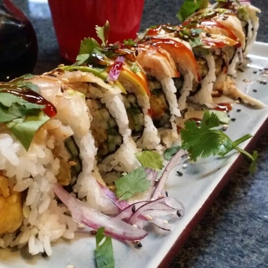 Photo taken at Sushi On A Roll by Zarlies on 5/1/2014