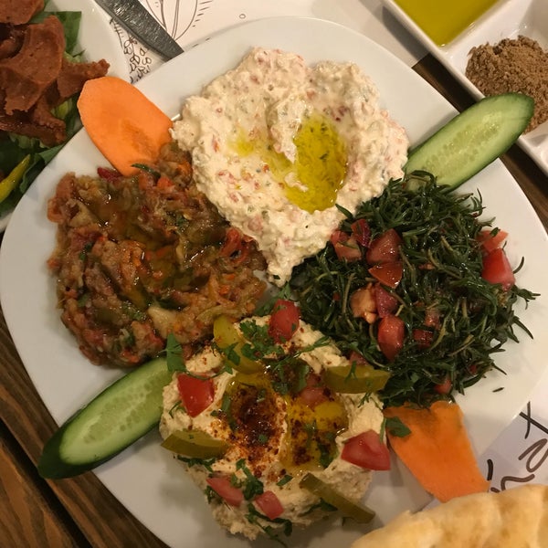 Foto diambil di Knafe Restaurant oleh Serkan İ. pada 4/22/2018