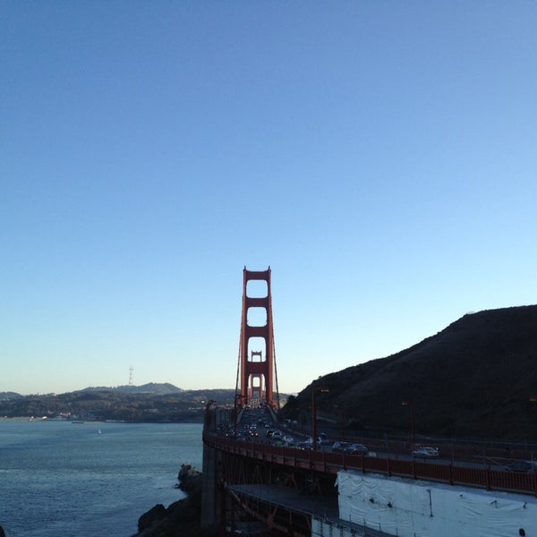 Снимок сделан в *CLOSED* Golden Gate Bridge Walking Tour пользователем Sarah J. 10/15/2013