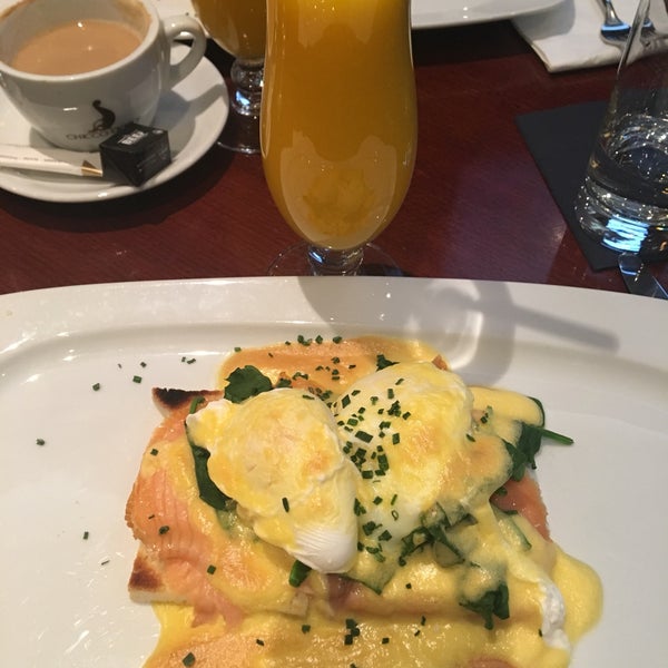 We went there to brunch. Portion size is small (which I like), the food is good, it’s not too expensive and the service is friendly.