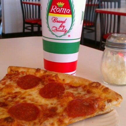 Photo taken at Colonna&#39;s Pizza &amp; Pasta by Michael H. on 12/12/2012