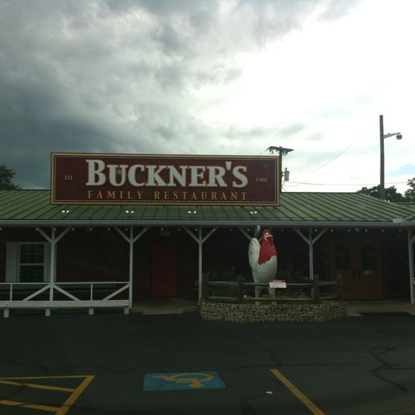 Foto tirada no(a) Buckner&#39;s Family Restaurant por Renee A. em 6/1/2013