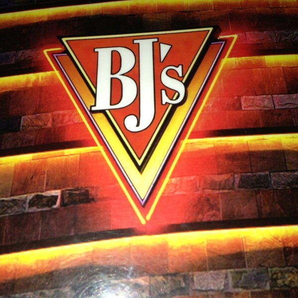 Снимок сделан в BJ&#39;s Restaurant &amp; Brewhouse пользователем John P. 3/21/2013