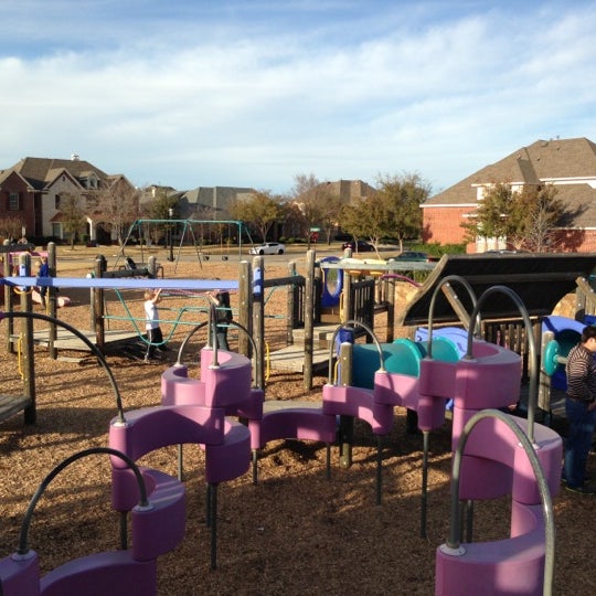 Castle Hills Motors Car Dealership in Lewisville