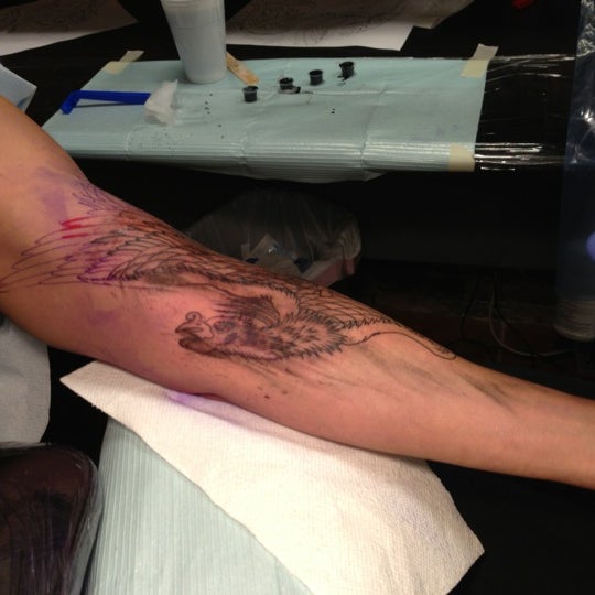 12/1/2012 tarihinde Jorge C.ziyaretçi tarafından Rising Dragon Tattoos'de çekilen fotoğraf