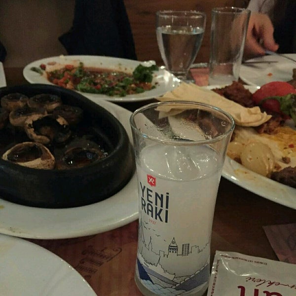 รูปภาพถ่ายที่ Zervan Restaurant &amp; Ocakbaşı โดย izel e. เมื่อ 12/29/2016