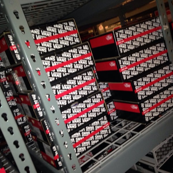 vans store fox valley