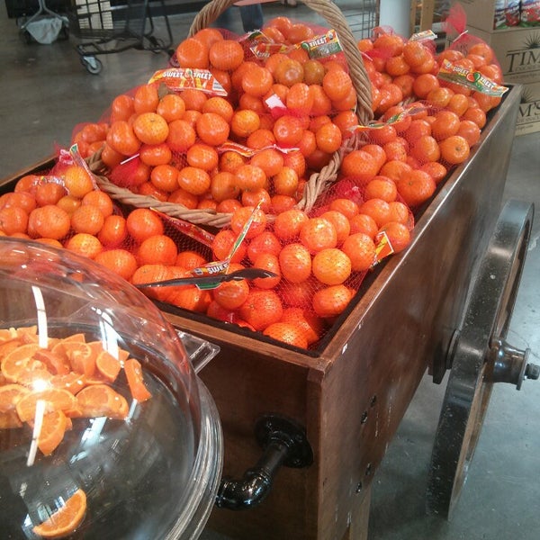 Photo prise au Local Choice Produce Market par chuff c. le4/28/2013