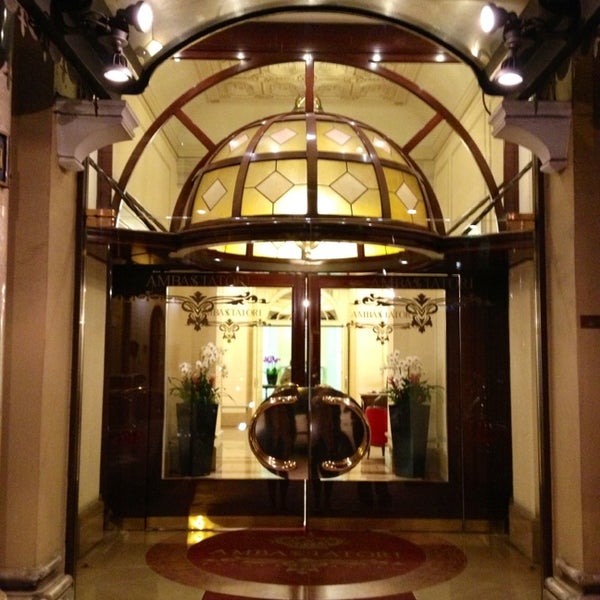 Das Foto wurde bei Hotel Ambasciatori Palace von Lauren ♔. am 2/21/2013 aufgenommen