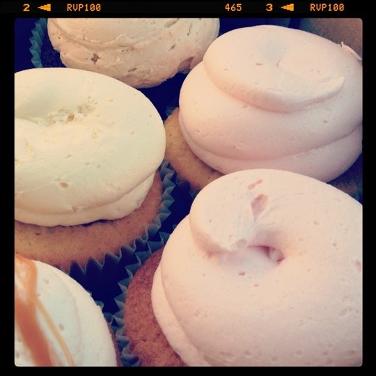 Das Foto wurde bei Pandora&#39;s Cupcakes von Lauren ♔. am 11/22/2012 aufgenommen