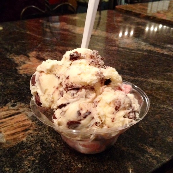 Foto tirada no(a) More Than Just Ice Cream por Lauren ♔. em 9/25/2013