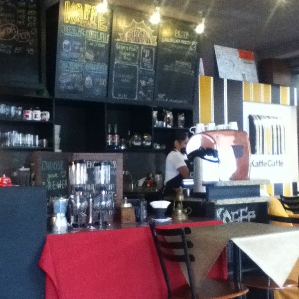 Photo taken at Kaffe Caffe by ℱℝ₳ℕ€ⅈՏ $₳ℕ₮ʘՏ on 8/5/2013