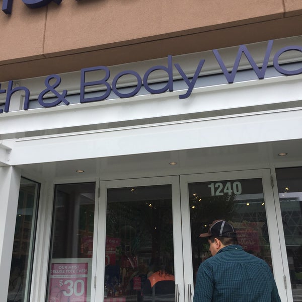 Bath Body Works Cosmetics Shop In Yonkers