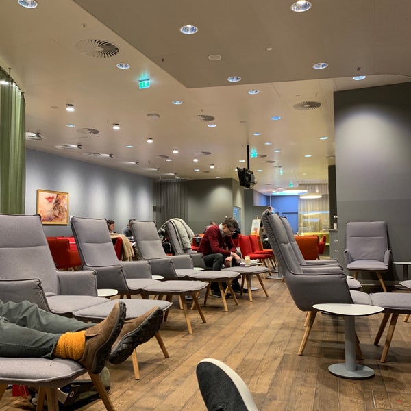 Снимок сделан в Austrian Airlines Business Lounge | Schengen Area пользователем Joshua 3/6/2019
