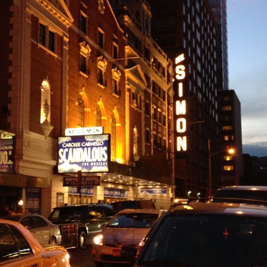 Foto tirada no(a) Scandalous on Broadway por Joshua em 10/13/2012