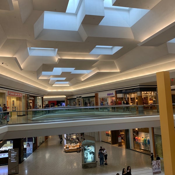 Foto scattata a Fair Oaks Mall da Joshua il 5/26/2019
