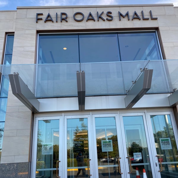 Foto tomada en Fair Oaks Mall  por Joshua el 9/23/2020