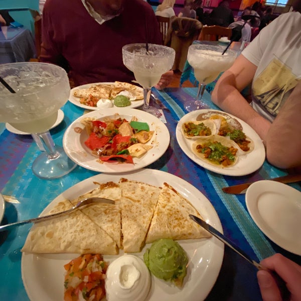 Photo taken at Mariachi&#39;s Tequileria &amp; Restaurant by Joshua on 1/31/2020