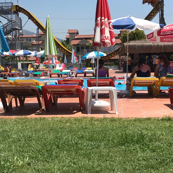 รูปภาพถ่ายที่ Sultan&#39;s Aqua City โดย Tuğçe Ç. เมื่อ 7/13/2017