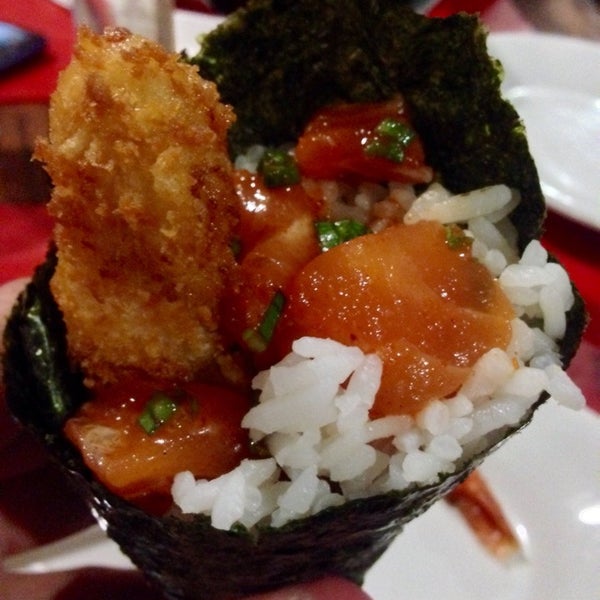 Foto scattata a Sensei Lounge Sushi da Carlos César N. il 9/28/2014