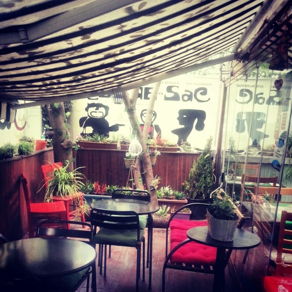 Photo taken at Cul De Sac Cafe by Arzugül G. on 10/17/2014