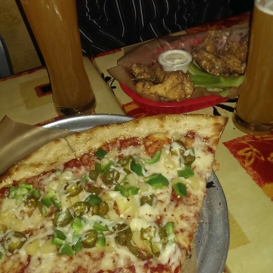 Foto tirada no(a) Mojo Pizza n&#39; Pub por Dede em 3/21/2014