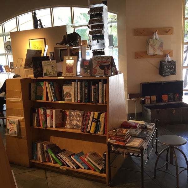 8/22/2017 tarihinde Olga A.ziyaretçi tarafından Crossroads Café'de çekilen fotoğraf