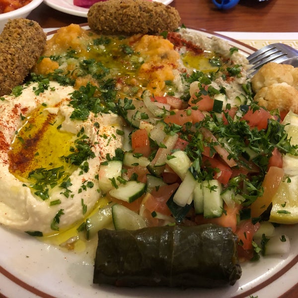 Foto diambil di Old Jerusalem Restaurant oleh Olga A. pada 8/1/2019