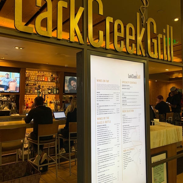 Foto diambil di Lark Creek Grill oleh Olga A. pada 9/15/2022