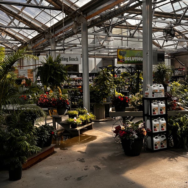 Earl May Garden Center West Side 1 tip from 19 visitors