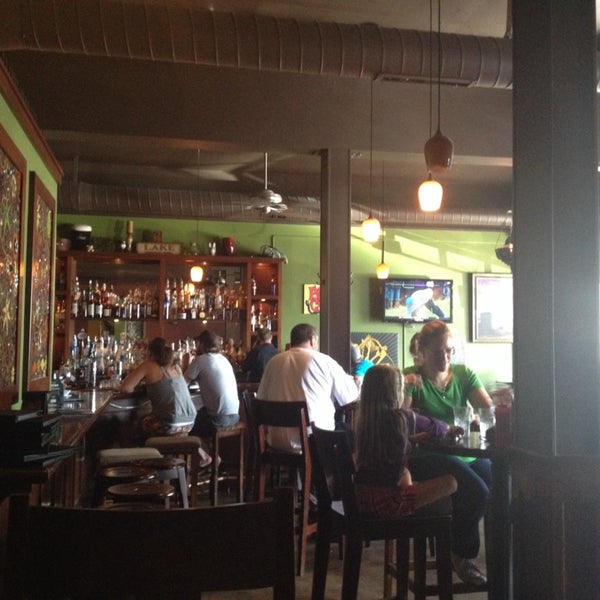7/19/2014 tarihinde Ollie S.ziyaretçi tarafından Fat Cat Bar &amp; Grill'de çekilen fotoğraf